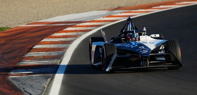 Test a Valencia – 1° giorno <br />Evans apre, poi l’incendio nei box