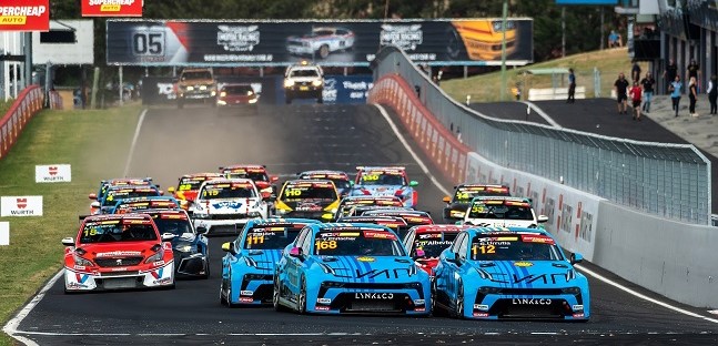 TCR World Tour, Bathurst <br />Ehrlacher, Huff e Michelisz: &egrave; lotta a tre