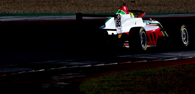 Sono 14 i piloti al via<br />del Trophy Race di Yas Marina