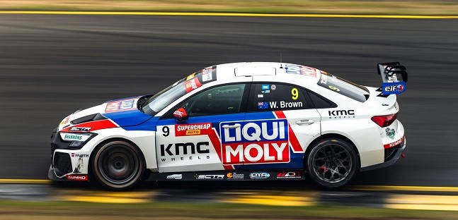 TCR World Tour, Sydney <br />Brown profeta in patria, Huff rimonta