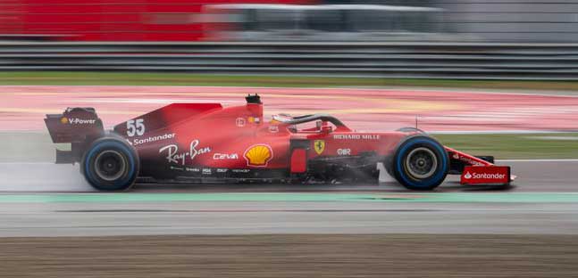 Sainz al lavoro a Fiorano<br />con la Ferrari del 2021