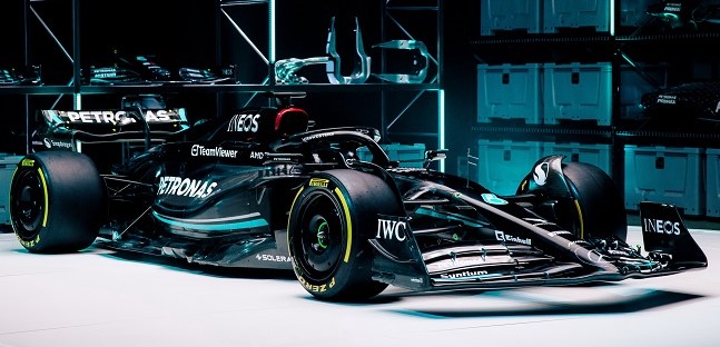 Analisi tecnica Mercedes W14<br />Carbonio a vista e fianchi stretti