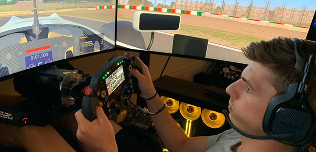 Verstappen, il simulatore nel motorhome<br />“Lo user&ograve; dopo le sessioni in pista”
