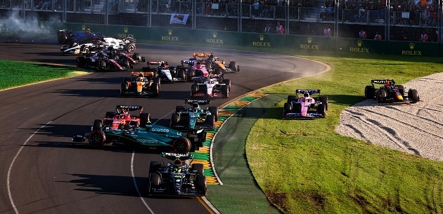 Norris accusa Pirelli: lo scarso grip alla<br />base del caotico restart di Melbourne 