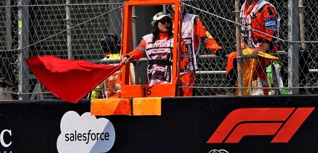 Abuso di bandiere rosse a Melbourne?<br />I team ora chiedono maggior chiarezza