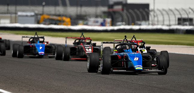 USF2000 a Indianapolis <br />Hughes sorpassa Sikes