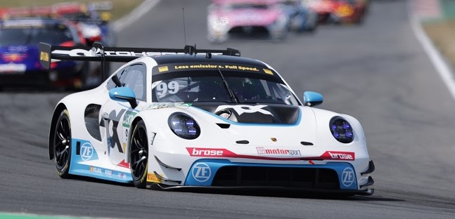 Oschersleben, gara 2<br />Engelhart comanda il poker Porsche