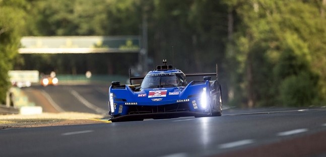 Le Mans – Ore 18<br />Cadillac 1ª tra le bandiere gialle