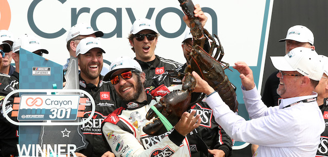 Loudon, gara: Truex asfalta tutti