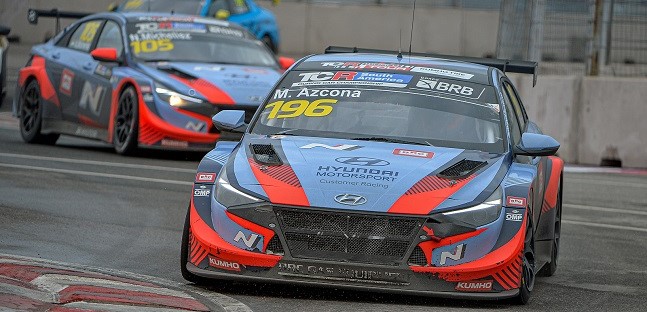 TCR World Tour, La Pedrera<br />La prima per Azcona e Girolami 