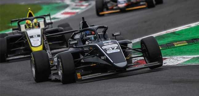 Monza, libere 2<br />Sztuka salta in testa