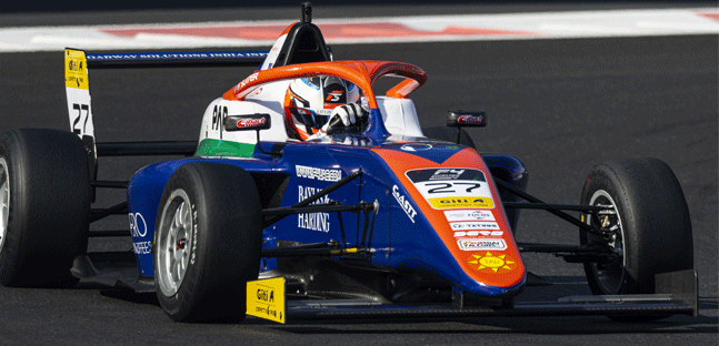 Yas Marina - Gara 3<br />Slater batte Al Azhari