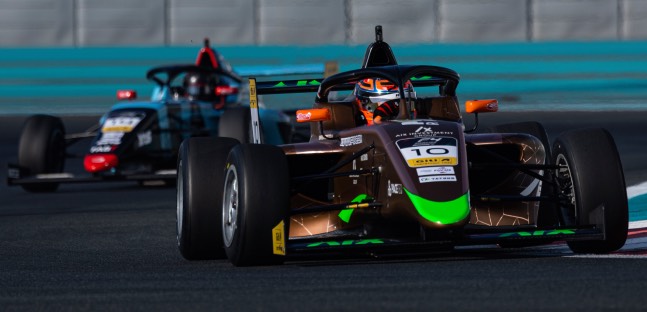 Yas Marina - Gara 2<br />Bedrin sorprende Beeton
