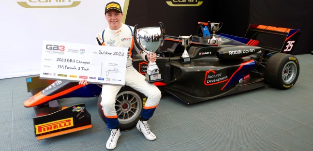 Il campione GB3 Voisin <br />promosso da Carlin in F3