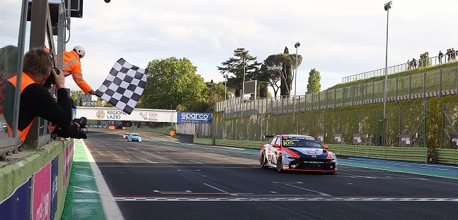 TCR World Tour a Vallelunga<br />Hyundai apre con Michelisz e Girolami