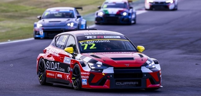 TCR Europe a Vallelunga <br />Domino Cupra con Girolami e Comte