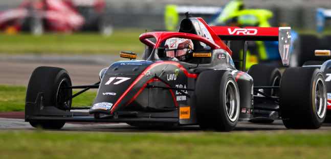 USF Pro 2000 a New Orleans<br />Johnson prende la testa