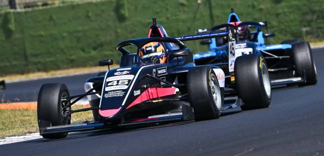 Vallelunga - Qualifiche <br />Beeton e Slater dal palo