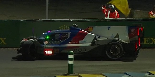 Le Mans – Ore 23<br />Vanthoor a muro, prima Safety Car