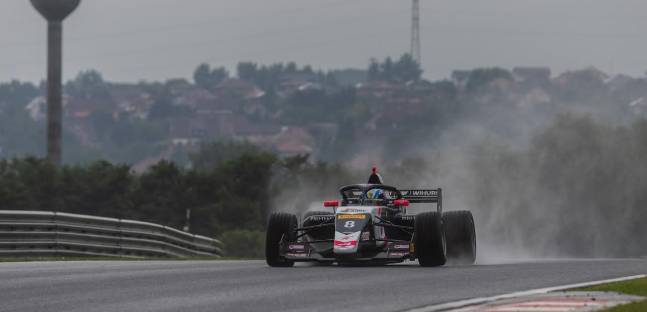Budapest - Qualifica 1<br />Taponen sotto l'acqua