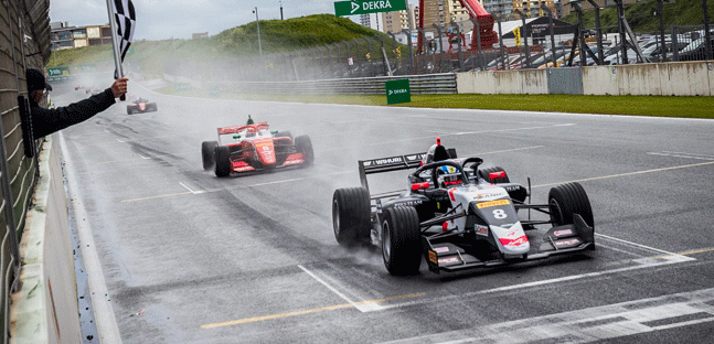 Zandvoort - Gara 1<br />Taponen sotto la pioggia