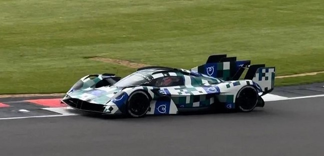 Aston Martin: a Silverstone <br />il debutto della Valkyrie LMH