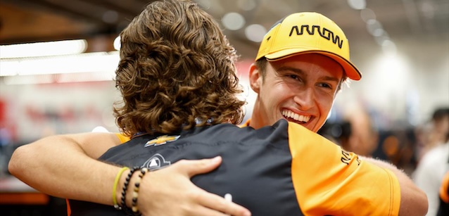 Le montagne russe di Pourchaire <br />In pista con McLaren a Toronto