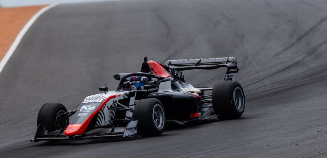 Alca&ntilde;iz, libere 2<br />David subito competitivo