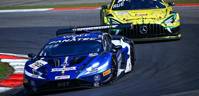 Endurance al N&uuml;rburgring – Gara <br />Lamborghini torna al successo