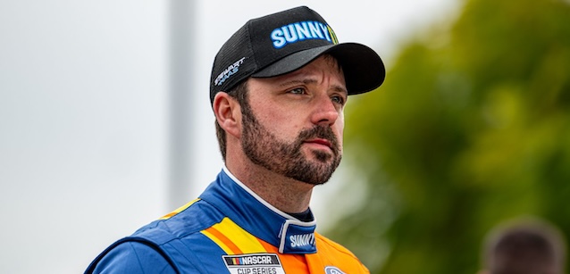 Berry firma con Wood Brothers