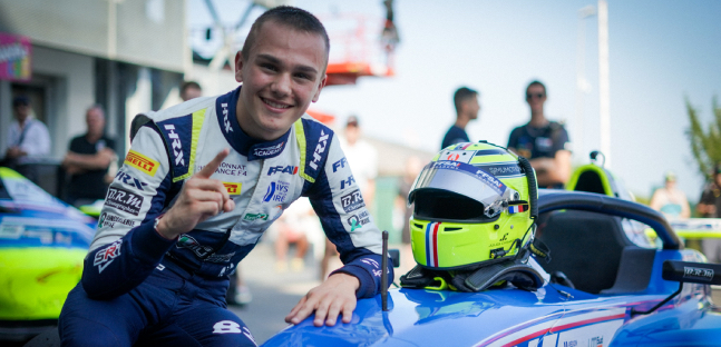 Magny-Cours - Gara 1<br />Caranta regola Stevenheydens