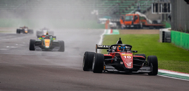 Imola - Gara 2<br />Giusti tra le safety-car
