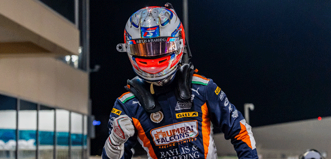 Yas Marina - Gara 1<br />Slater domina, Al Dhaheri secondo