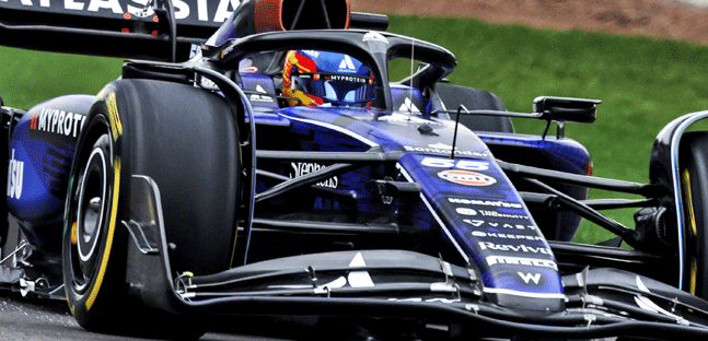Primi km a Silverstone per la<br />Williams FW47 di Albon e Sainz