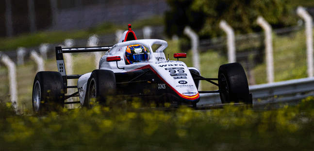 Winter Series a Portimao - Qualifica 1<br />Strauven batte Przyrowski, 1-2 Campos