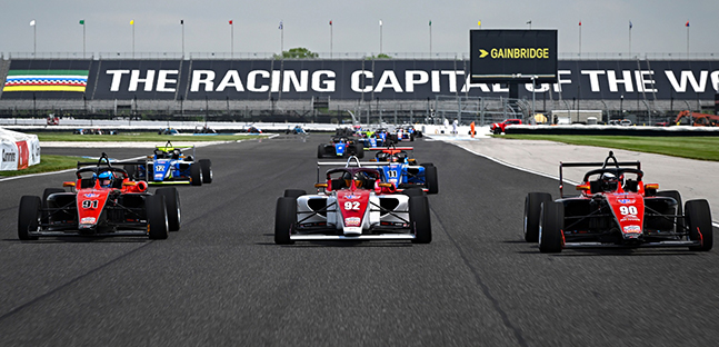 USF2000 a Indy Road, gare<br />Jeffers e Schrage padroni