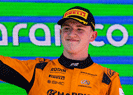 Dunne, leader della F2, sulla<br />McLaren di Norris nella FP1 di Spielberg