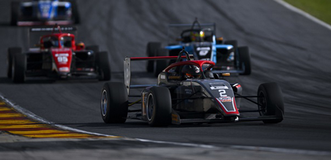 USF2000 a Elkhart Lake, gare<br />Schrage allunga su Jeffers