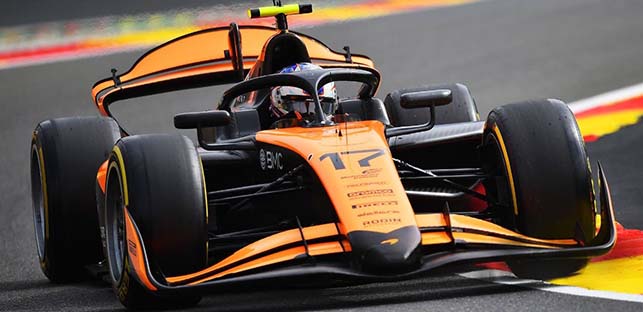 Spa, libere<br />Dunne in testa, Min&igrave; insegue<br />