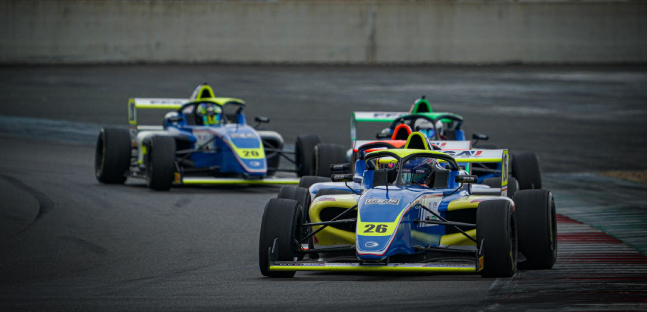 Magny-Cours, gara 1<br />Caretti di forza su P&eacute;rard