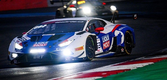 Sprint a Magny-Cours, gara 1<br />Grasser rompe il digiuno di Lamborghini