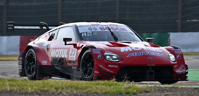 Suzuka, gara: Chiyo-Takaboshi<br />interrompono il digiuno Nissan