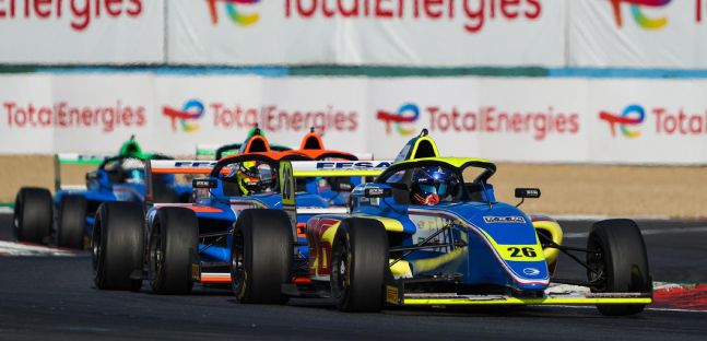 Magny-Cours, gara 3<br />P&eacute;rard ko, vince ancora Caretti
