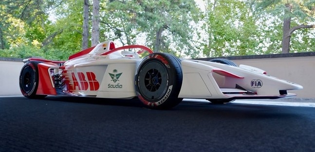 La Gen4 parla anche italiano<br />Svelati gli pneumatici Bridgestone