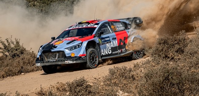 Rally d’Italia - 2° giorno finale<br />Neuville in testa, Solberg all’attacco