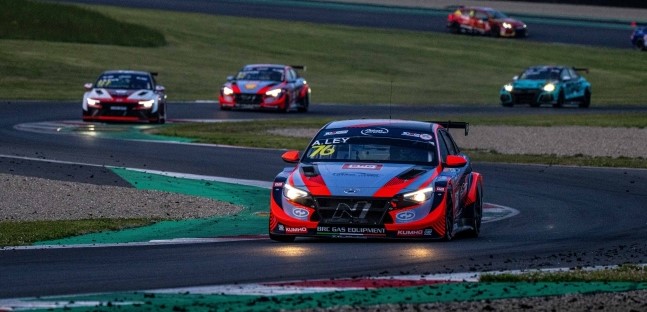 TCR Europe al Mugello <br />Ley e Taylor si divido la scena