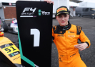 F4 britannica a Brands Hatch, gare<br />Tris di vincitori, DVL con testa e cuore
