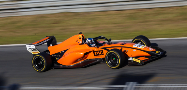 Zandvoort, libere 1<br />Wheldon inizia davanti