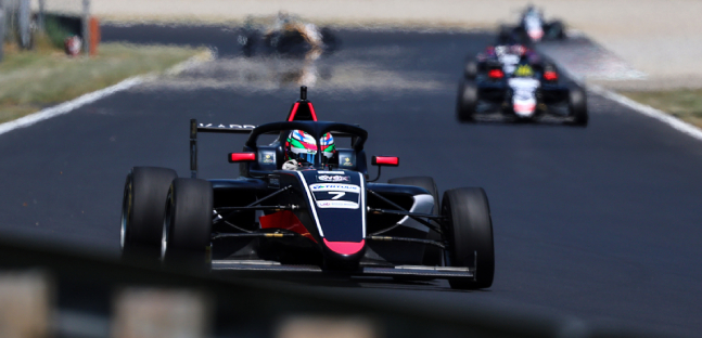 Test a Monza, 2° giorno<br />Sammalisto su Savinkov e Busso