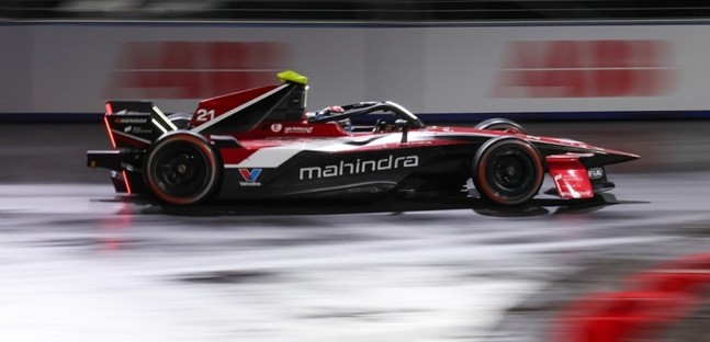 Tokyo, gara 2<br />De Vries vince nel caos